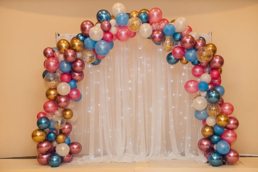 Balloon arches